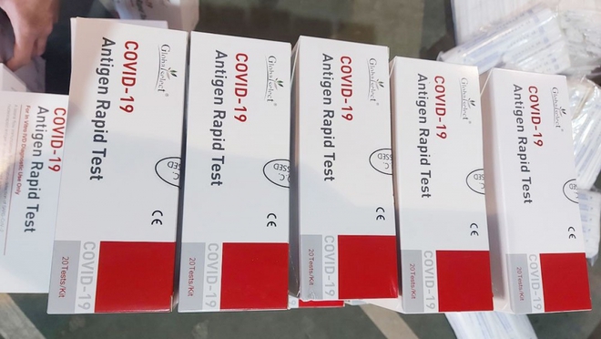 Bắc Giang tạm giữ hàng nghìn kit test, thuốc điều trị COVID - Ảnh 2.