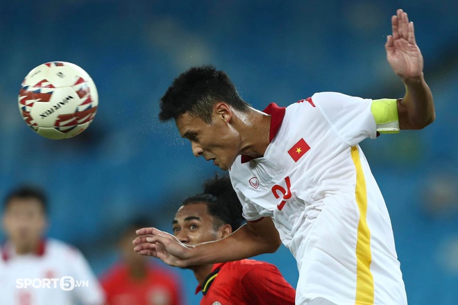 Tinh thần quả cảm của U23 Việt Nam: Đội trưởng Đoàn Anh Việt chấn thương vẫn năn nỉ vào sân đá tiếp - Ảnh 10.