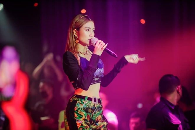 Bi&ecirc;n kịch nổi tiếng tiết lộ việc Ho&agrave;ng Th&ugrave;y Linh thường xuy&ecirc;n trễ hẹn, nhắn tin seen ngay nhưng nửa th&aacute;ng sau mới rep, l&iacute; do lại khiến fan x&oacute;t xa! - Ảnh 3.