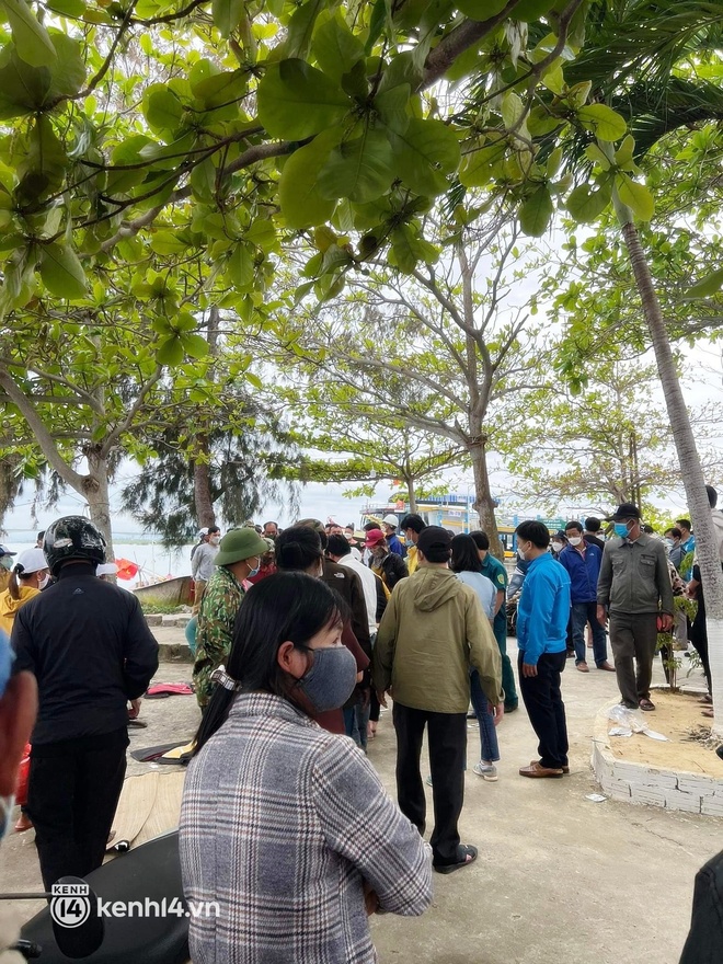 NÓNG: Chìm cano chở du khách từ Cù Lao Chàm về Cửa Đại, ít nhất 5 người chết, 10 người đang mất tích - Ảnh 1.