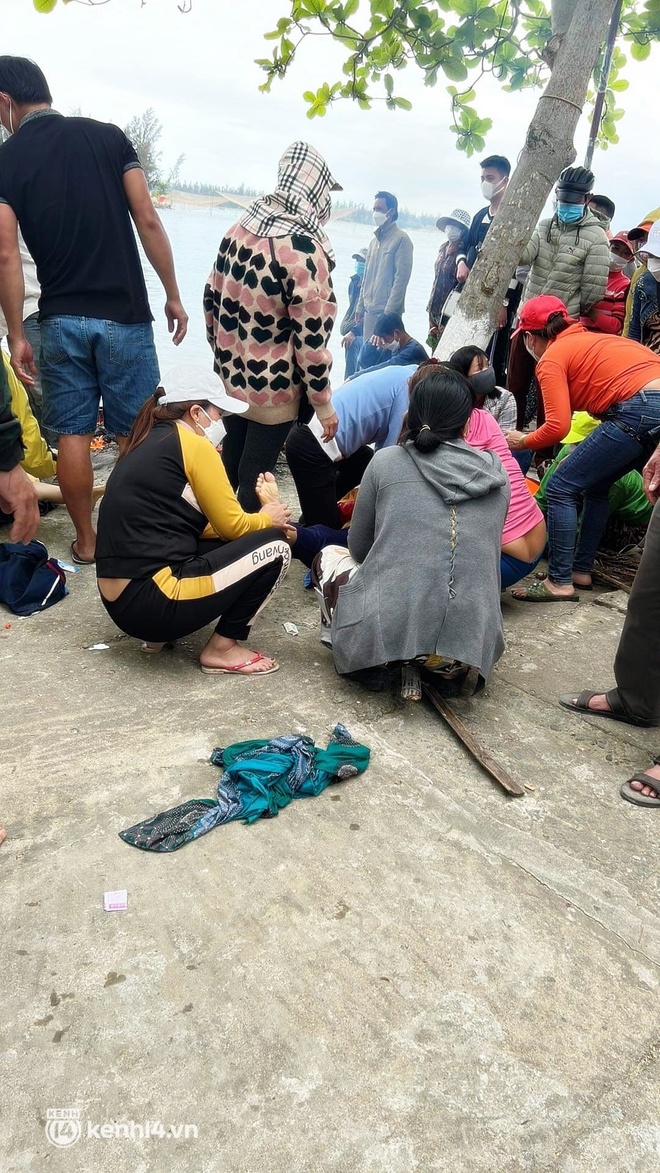 NÓNG: Chìm cano chở du khách từ Cù Lao Chàm về Cửa Đại, ít nhất 5 người chết, 10 người đang mất tích - Ảnh 1.