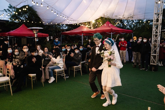 Đ&aacute;m cưới &ldquo;kh&ocirc;ng tưởng&rdquo; của cặp 9X: Mời kh&aacute;ch qua link, kh&ocirc;ng phong b&igrave;, c&ograve;n c&oacute; qu&agrave; mang về - Ảnh 1.