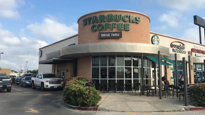 Bị kẻ lạ mặt tiếp cận, cô gái an tâm nhờ dòng chữ nhân viên Starbucks viết trên cốc - Ảnh 2.