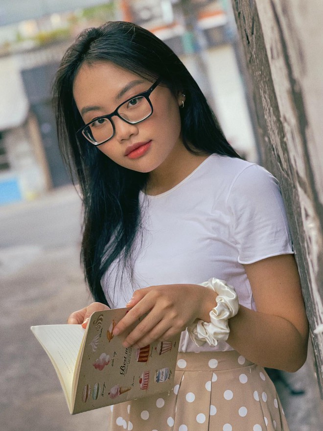 C&ocirc; b&eacute; 12 tuổi khiến Ho&agrave;i Linh bật kh&oacute;c ng&agrave;y n&agrave;o giờ kiếm tiền khủng, mức c&aacute;t x&ecirc; chẳng thua sao hạng A! - Ảnh 1.