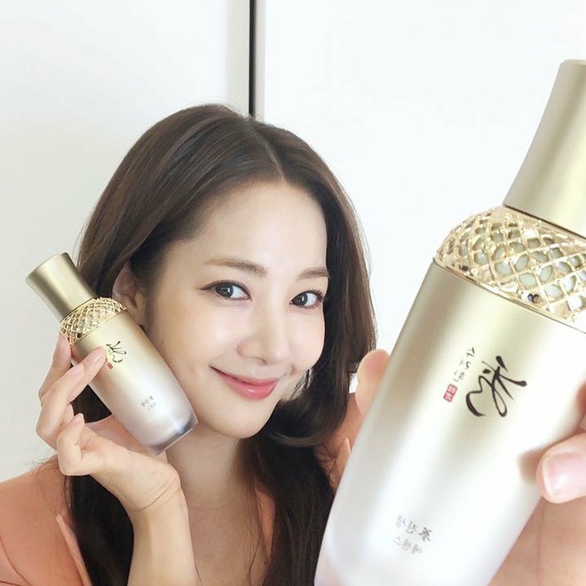 Hội nữ thần U40 Kbiz làm gì để trẻ như gái 18: Kim Tae Hee dùng kem dưỡng ẩm 1,2 triệu, Park Min Young đi đâu cũng phải mang theo serum - Ảnh 9.