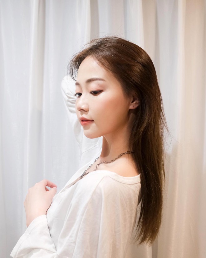 4 tuyệt chiêu dưỡng tóc học lỏm từ gái Hàn giúp tóc mềm mướt, bồng bềnh sau khi gội - Ảnh 2.