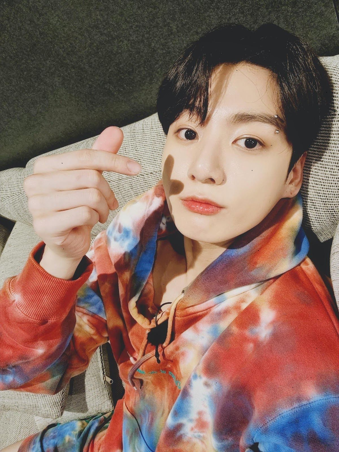 Lâu lắm Jungkook (BTS) mới đăng lại clip nhảy mà fan lại có phản ứng trái ngược chỉ vì một hành động? - Ảnh 7.