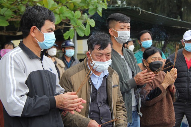 B&eacute; trai 3 tuổi mất t&iacute;ch trong vụ lật ca n&ocirc;: Vợ chồng hiếm muộn, gần chục năm mới c&oacute; con - Ảnh 3.