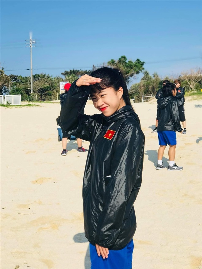 Nữ tiền đạo 2k1 xinh đẹp của tuyển Việt Nam, ngắm ảnh đời thường mới thấy trái ngược trên sân bóng - Ảnh 8. Nữ tiền đạo 2k1 xinh đẹp của tuyển Việt Nam, ngắm ảnh đời thường mới thấy trái ngược trên sân bóng - Ảnh 8.