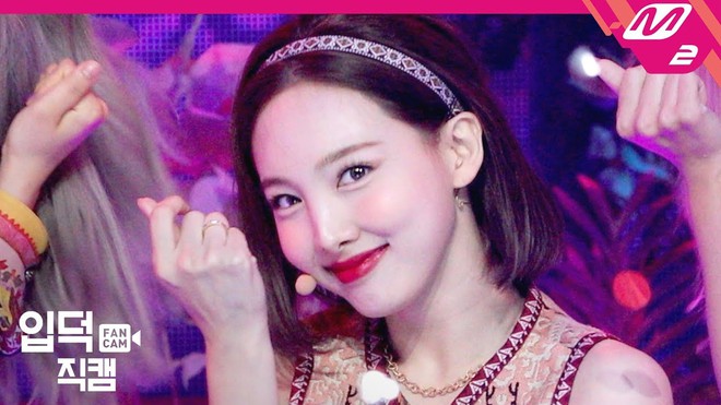 B&agrave; ch&uacute;a thumbnail, nữ ho&agrave;ng fancam đ&iacute;ch thị l&agrave; Nayeon (TWICE): Biểu cảm linh hoạt h&uacute;t mắt, nhảy nh&oacute;t c&oacute; thua k&eacute;m g&igrave; Momo? - Ảnh 11.