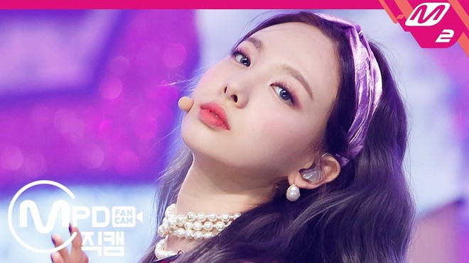 B&agrave; ch&uacute;a thumbnail, nữ ho&agrave;ng fancam đ&iacute;ch thị l&agrave; Nayeon (TWICE): Biểu cảm linh hoạt h&uacute;t mắt, nhảy nh&oacute;t c&oacute; thua k&eacute;m g&igrave; Momo? - Ảnh 12.