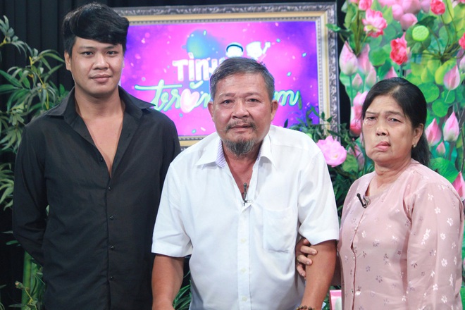 MC Quyền Linh bỏ tiền t&uacute;i x&acirc;y tiệm tạp h&oacute;a cho cặp vợ chồng ngh&egrave;o bệnh tật - Ảnh 3.
