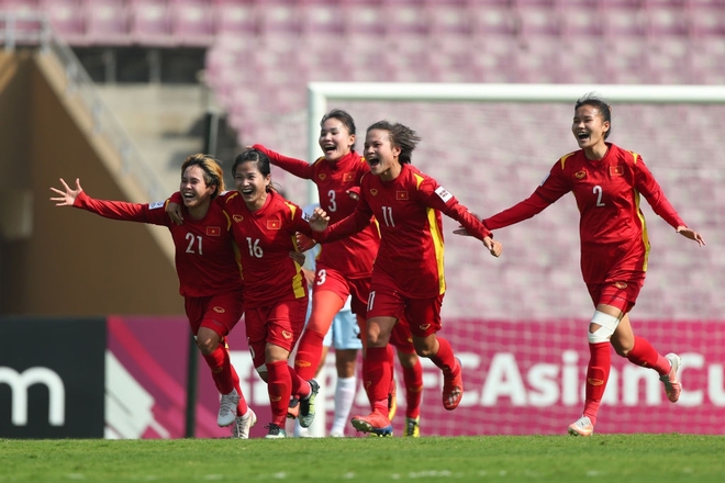 Đội tuyển nữ Việt Nam về nước sau khi giành tấm vé lịch sử đến World Cup - Ảnh 17.
