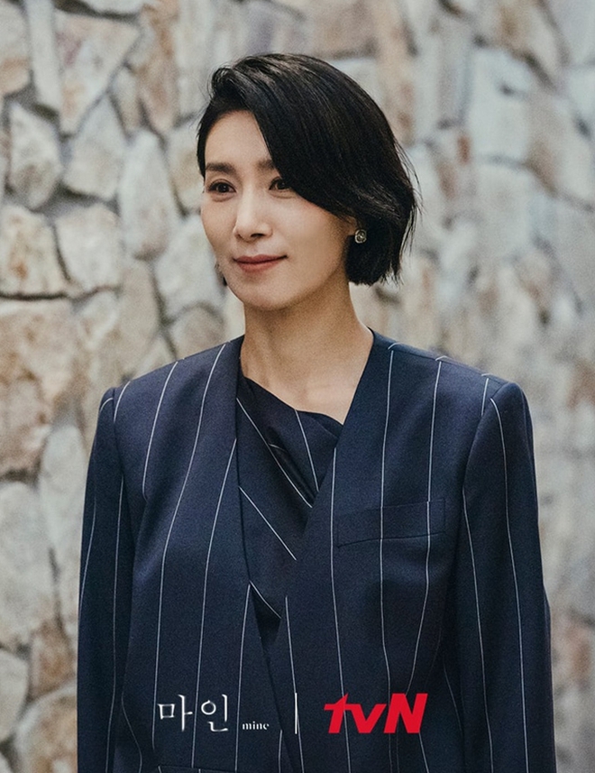 Mỹ nhân Hàn cắt phăng mái tóc dài vì vai diễn: Song Hye Kyo được khen nức nở, idol vạn người mê lại bị chê &quot;y hệt đàn ông&quot; - Ảnh 12.