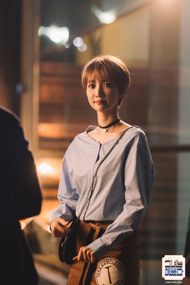 Mỹ nhân Hàn cắt phăng mái tóc dài vì vai diễn: Song Hye Kyo được khen nức nở, idol vạn người mê lại bị chê &quot;y hệt đàn ông&quot; - Ảnh 20.