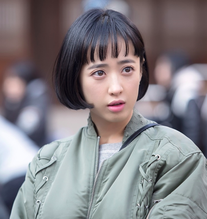 Mỹ nhân Hàn cắt phăng mái tóc dài vì vai diễn: Song Hye Kyo được khen nức nở, idol vạn người mê lại bị chê &quot;y hệt đàn ông&quot; - Ảnh 22.