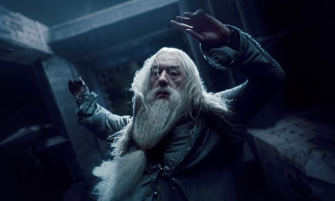 Khoảnh khắc chạnh lòng biến Harry Potter thành kẻ vô ơn: Bỏ quên cụ Dumbledore trong lúc “dầu sôi lửa bỏng”, bảo sao bị fan trách! - Ảnh 1.