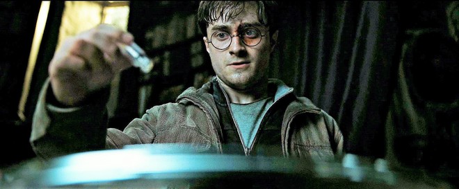 Khoảnh khắc chạnh lòng biến Harry Potter thành kẻ vô ơn: Bỏ quên cụ Dumbledore trong lúc “dầu sôi lửa bỏng”, bảo sao bị fan trách! - Ảnh 3.