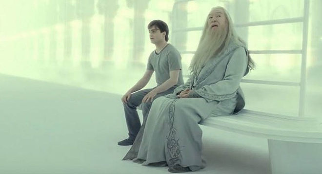 Khoảnh khắc chạnh lòng biến Harry Potter thành kẻ vô ơn: Bỏ quên cụ Dumbledore trong lúc “dầu sôi lửa bỏng”, bảo sao bị fan trách! - Ảnh 4.