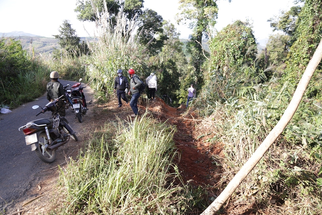 Hiện trường vụ tai nạn đặc biệt nghiêm trọng khiến 6 người chết, 3 người bị thương tại Đak Đoa - Ảnh 1.