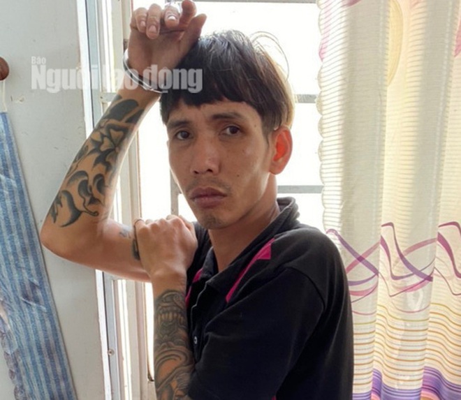 CLIP: Hai nữ sinh tung cước khiến 2 t&ecirc;n cướp ng&atilde; nh&agrave;o - Ảnh 5.