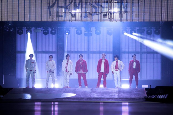 Khổ như fan BTS: 2 năm rồi mới được xem concert của idol nhưng kh&ocirc;ng được h&ograve; reo cổ vũ v&igrave; 1 l&yacute; do! - Ảnh 6.
