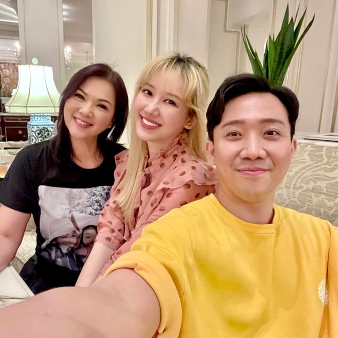 4 nghệ sĩ đ&igrave;nh đ&aacute;m tụ họp trong khung ảnh vợ chồng Trấn Th&agrave;nh, nhan sắc vợ cố NS Ch&iacute; T&agrave;i nổi bần bật! - Ảnh 3.