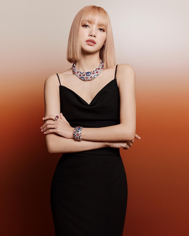 Song Hye Kyo từng bị Jennie hạ đo v&aacute;n nhưng vẫn lấn lướt Lisa với kh&iacute; chất nữ ho&agrave;ng - Ảnh 4.