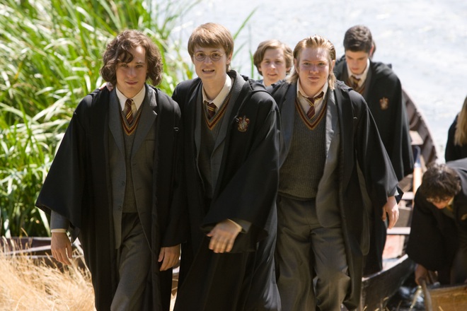 8 cảnh phim thừa thãi ở Harry Potter khiến fan chỉ muốn tua nhanh: Harry “thiếu muối” nặng, tán gái tệ mà đối đầu phản diện cũng “ngáo” - Ảnh 9.