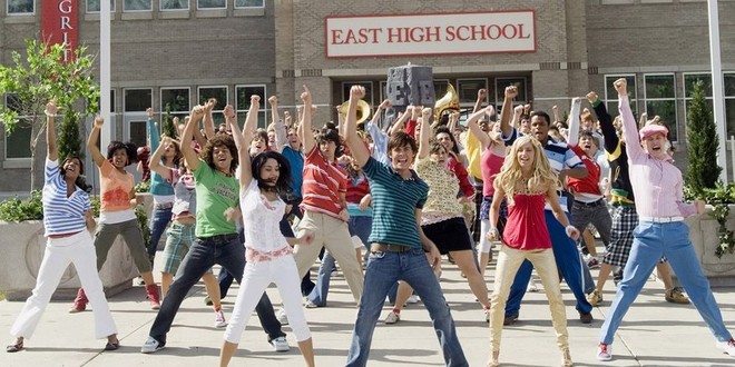 Dàn sao huyền thoại High School Musical sau 16 năm: Nam chính “phát phì” mê đóng phim 18+, hội mỹ nhân thăng hạng visual - Ảnh 1.