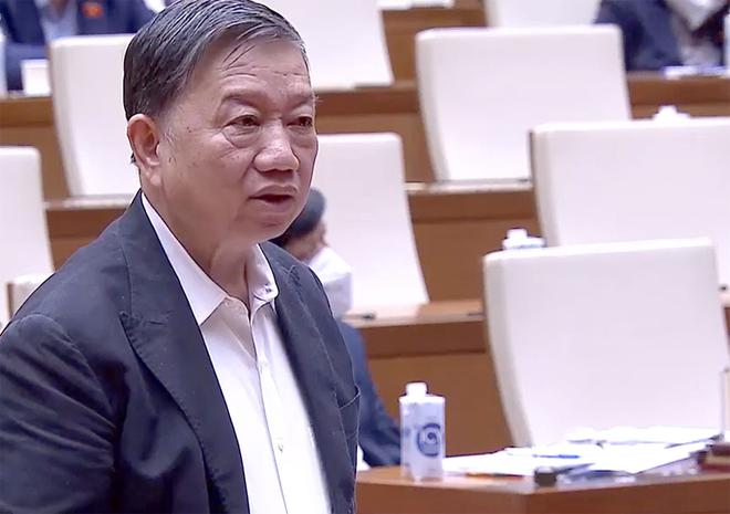 Bộ trưởng Bộ C&ocirc;ng an: Xăng giả khiến &ocirc; t&ocirc;, xe m&aacute;y đang đi tr&ecirc;n đường tự nhi&ecirc;n bốc ch&aacute;y - Ảnh 2.