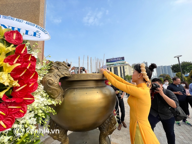 TP.HCM đặt lại lư hương tại tượng đài Trần Hưng Đạo trong công viên Mê Linh - Ảnh 2.
