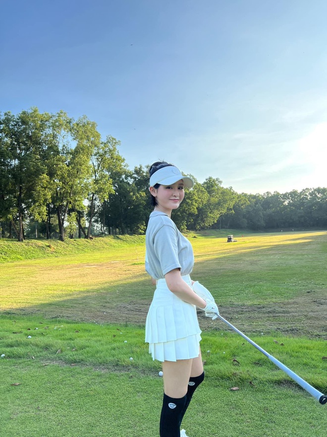 1 nữ ca sĩ Vbiz dạo này ngày càng chanh sả, check-in đều đặn trên sân golf nhiều hơn cả sân khấu - Ảnh 3.