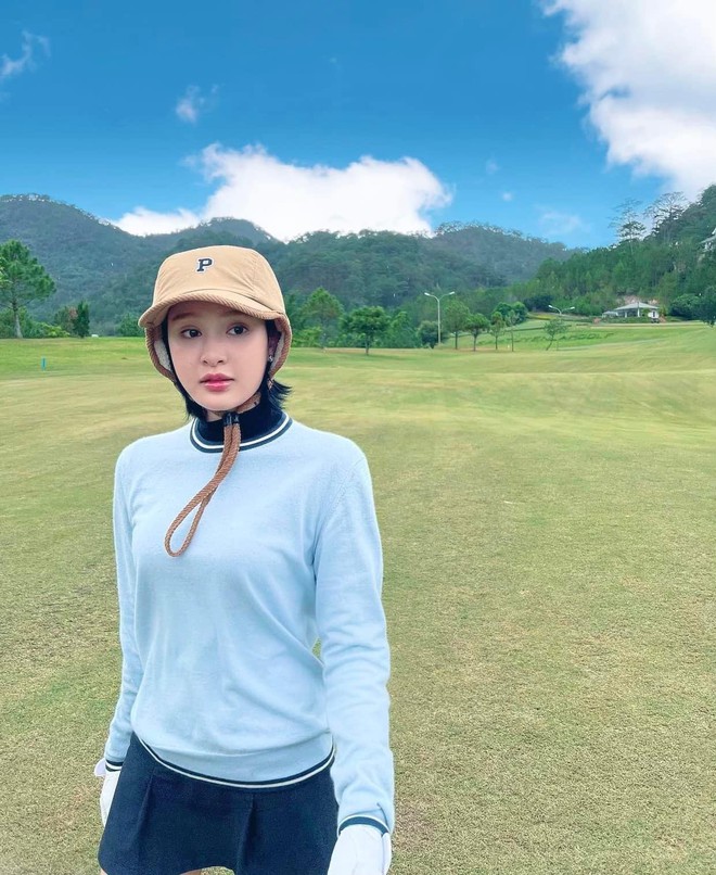1 nữ ca sĩ Vbiz dạo n&agrave;y ng&agrave;y c&agrave;ng chanh sả, check-in đều đặn tr&ecirc;n s&acirc;n golf nhiều hơn cả s&acirc;n khấu - Ảnh 5.