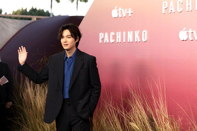 &Eacute;t &ocirc; &eacute;t Lee Min Ho đi! Nhan sắc ở họp b&aacute;o phim sao lại gi&agrave; ch&aacute;t thế n&agrave;y? - Ảnh 6.