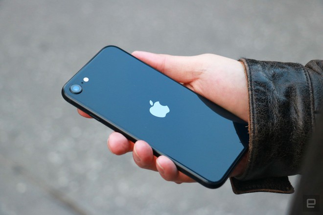 Bị chê tơi tả nhưng iPhone giá rẻ của Apple vẫn cháy hàng, không đủ để bán! - Ảnh 3.