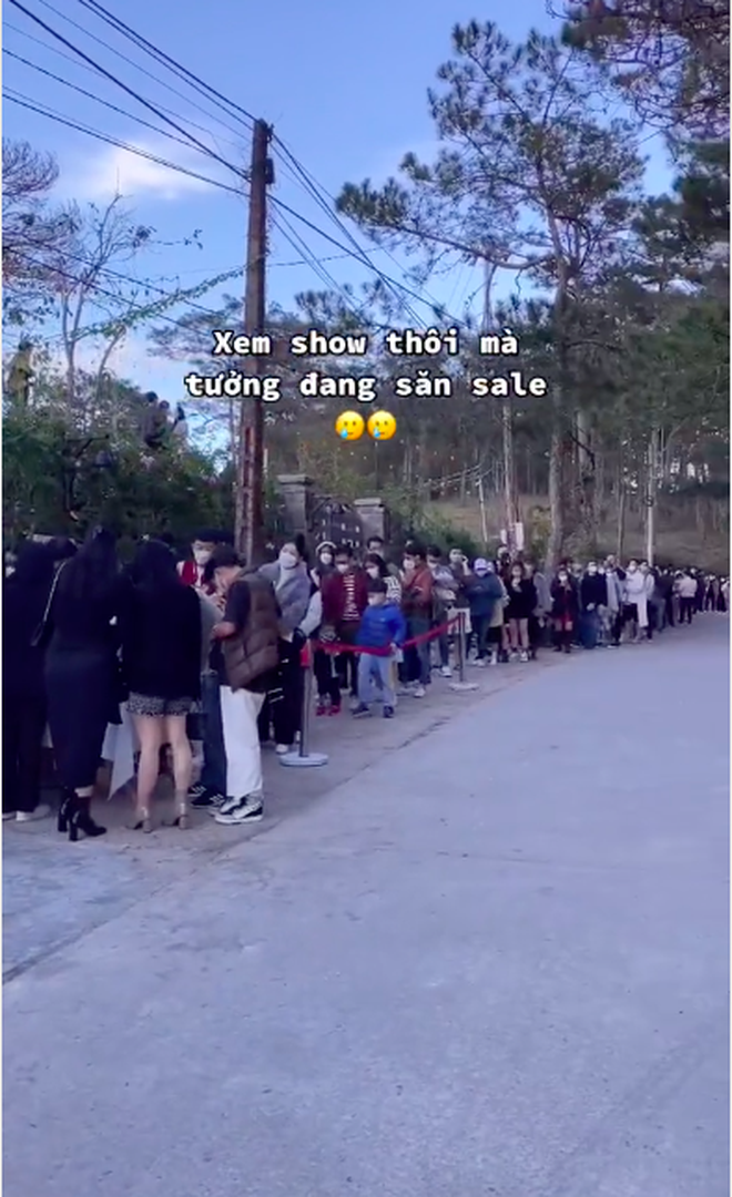 Lan truyền clip bày tỏ sự thất vọng của du khách khi lên Đà Lạt nghe ca sĩ hát: