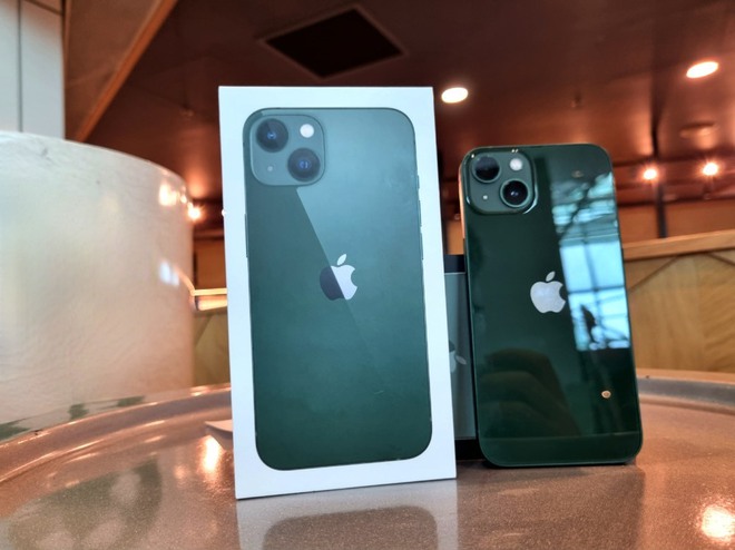 iPhone 13 màu xanh mới khi nào về Việt Nam, giá bao nhiêu? - Ảnh 1.