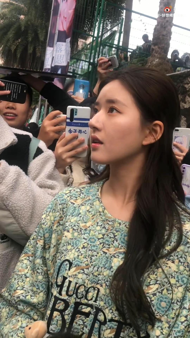Nhìn ảnh camera thường của Triệu Lộ Tư mới nhận ra 1 chi tiết luôn chiếm spotlight, tạo nên góc nghiêng khiến Cnet xuýt xoa - Ảnh 2.