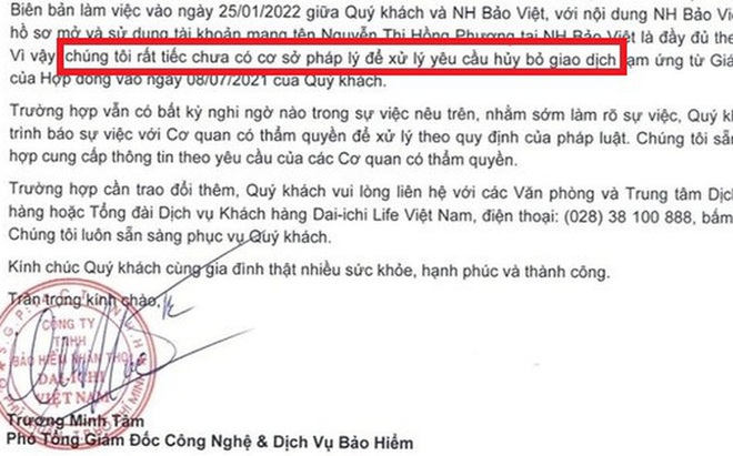 Khách hàng tố bị nhân viên bảo hiểm giả chữ ký rút 100 triệu: Tôi phải xin xỏ để được gặp! - Ảnh 1.