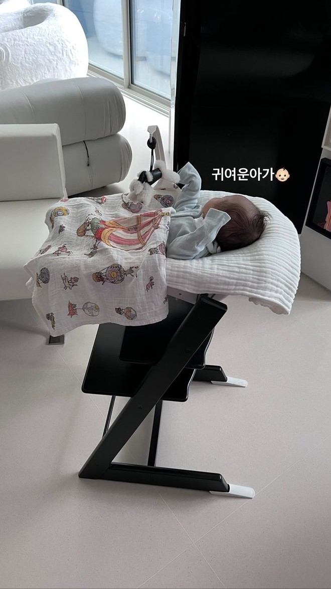 Ch&aacute;u trai ruột ngậm th&igrave;a v&agrave;ng của G-Dragon g&acirc;y b&atilde;o mạng chỉ với 1 bức ảnh, l&ecirc;n hẳn top 1 Naver thế n&agrave;y l&agrave; sao? - Ảnh 2.