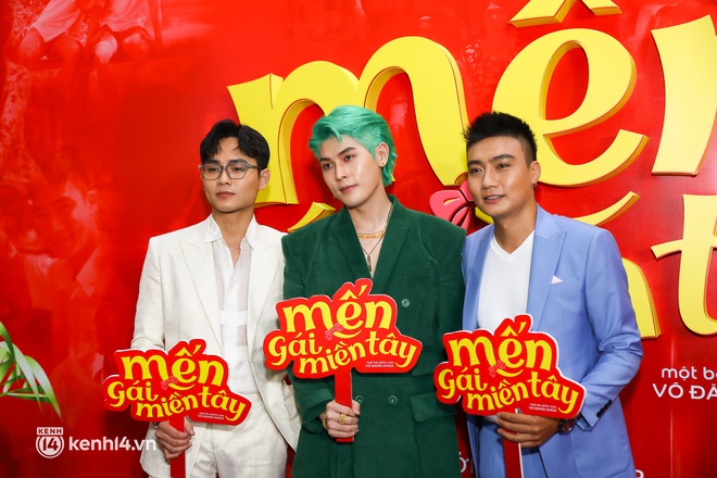 Xuất hiện thảm đỏ thảm hoạ nhất showbiz Việt: “Vedette” Vũ Thu Phương chơi lớn xuyên thấu, cả dàn sao ai cũng sến rện - Ảnh 2.