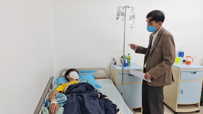 Vụ h&agrave;ng loạt người bị nhập viện sau khi ăn b&aacute;nh m&igrave;: Đề xuất phạt cơ sở b&aacute;nh m&igrave; hơn 100 triệu đồng - Ảnh 2.