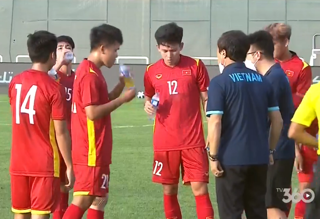 Bỏ lỡ thời cơ ngon ăn, U23 Việt Nam thua tiếc nuối đại diện châu Âu - Ảnh 11.