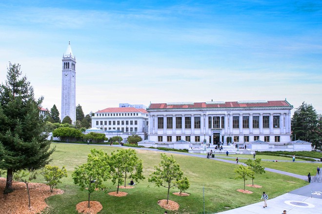 campanile clock tower berkeleyekwfcdemax 2880x1800 1 1648261090616252275131