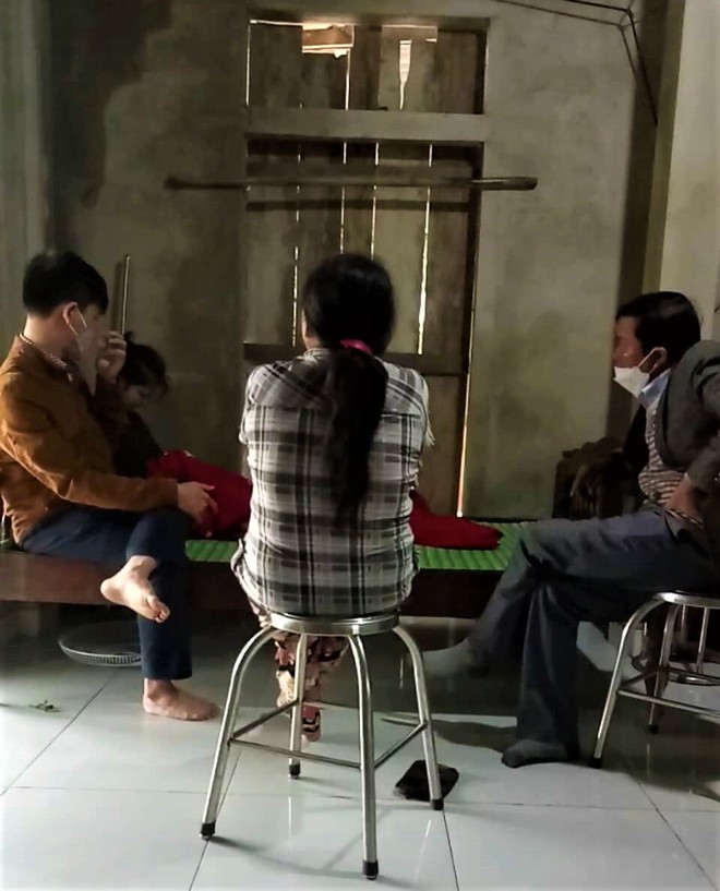 Vụ nữ sinh lớp 10 bị bạn đ&aacute;nh chấn động n&atilde;o: Mẹ nữ sinh nghẹn ng&agrave;o kể lại sự việc - Ảnh 5.