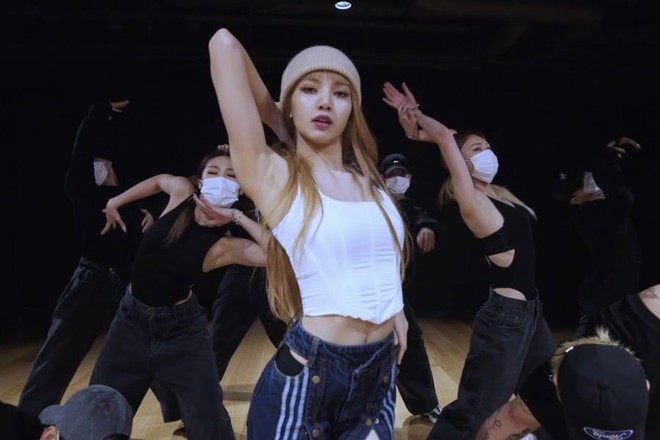 Rộ tin Lisa (BLACKPINK) cùng Vương Nhất Bác làm đội trưởng Street Dance Of China, netizen thẳng thừng phán không phù hợp? - Ảnh 3.