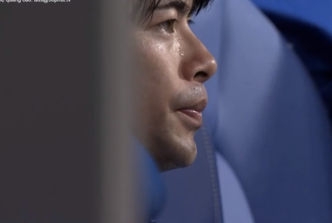 Cầu thủ Nhật Bản bị VAR tước b&agrave;n thắng rơi lệ sau trận h&ograve;a Việt Nam - Ảnh 1.