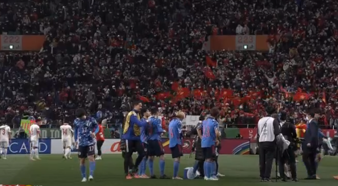 Cầu thủ Nhật Bản bị VAR tước b&agrave;n thắng rơi lệ sau trận h&ograve;a Việt Nam - Ảnh 2.