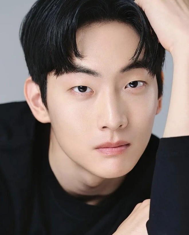 Đổ đứ đừ với d&agrave;n cast teen của To&agrave; &Aacute;n Vị Th&agrave;nh Ni&ecirc;n: Sốc nhất l&agrave; g&aacute;i xinh cạo đầu giả trai, to&agrave;n t&acirc;n binh nhưng diễn xuất qu&aacute; xịn - Ảnh 10.